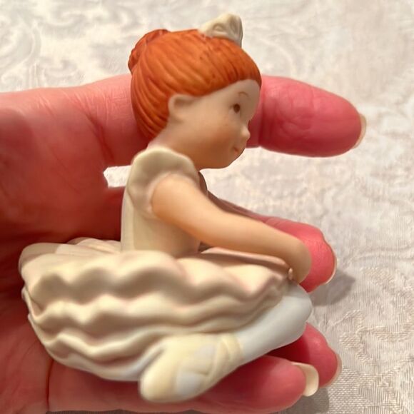 Vintage Holly Hobbie the sleeping beauty series XIV #30028 porcelain figurine - Picture 8 of 13